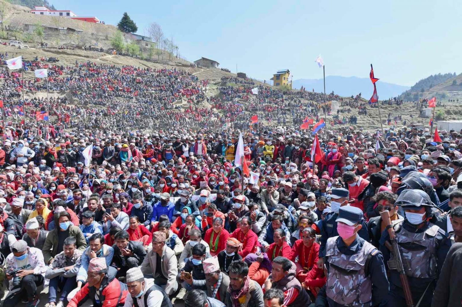 जुम्लामा अध्यक्ष ओलीको स्वागतमा गर्न जनसागर उर्लिए