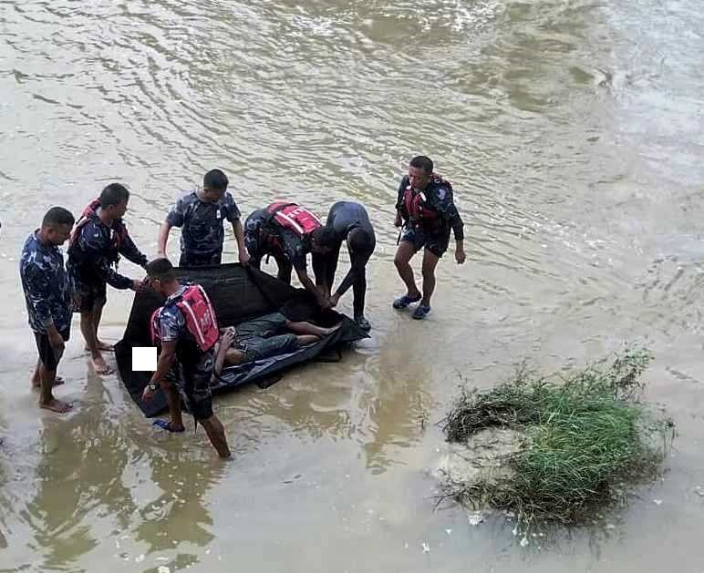 पौडी खेल्ने क्रममा हराएका व्यक्तिको शव सशस्त्र प्रहरीद्वारा फेला