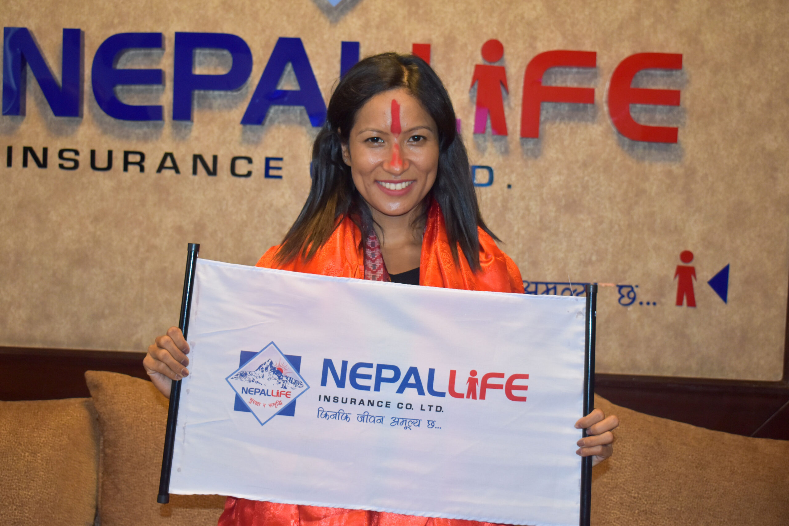 पर्वतारोहणकर्मी पूर्णिमा श्रेष्ठ र नेपाल लाइफबीच सहकार्य