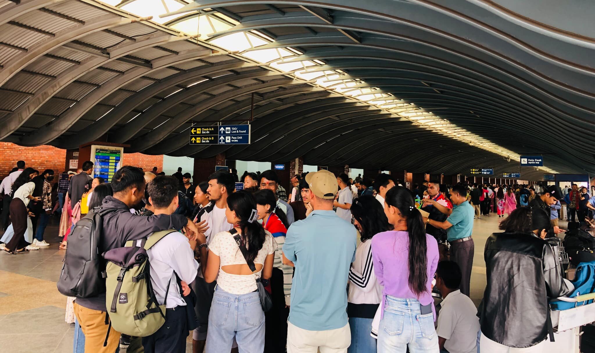 रोजगारी खोज्दै भदौमा मात्रै ५७ हजार नेपाली बिदेसिए, कति फर्कीए ?