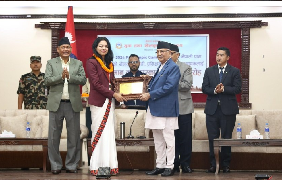 ओलम्पिकमा एतिहासिक पदक विजेता पलेशालाई ६५ लाखको पुरस्कार प्रदान