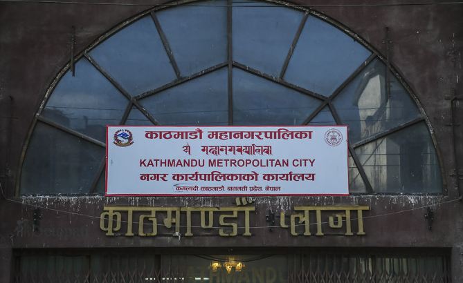 बाढि पहिरोबाट धेरै प्रभावित स्थानीय तहलाई काठमाडौँ महानगरले २०/२० लाख रुपैयाँ अनुदान दिने