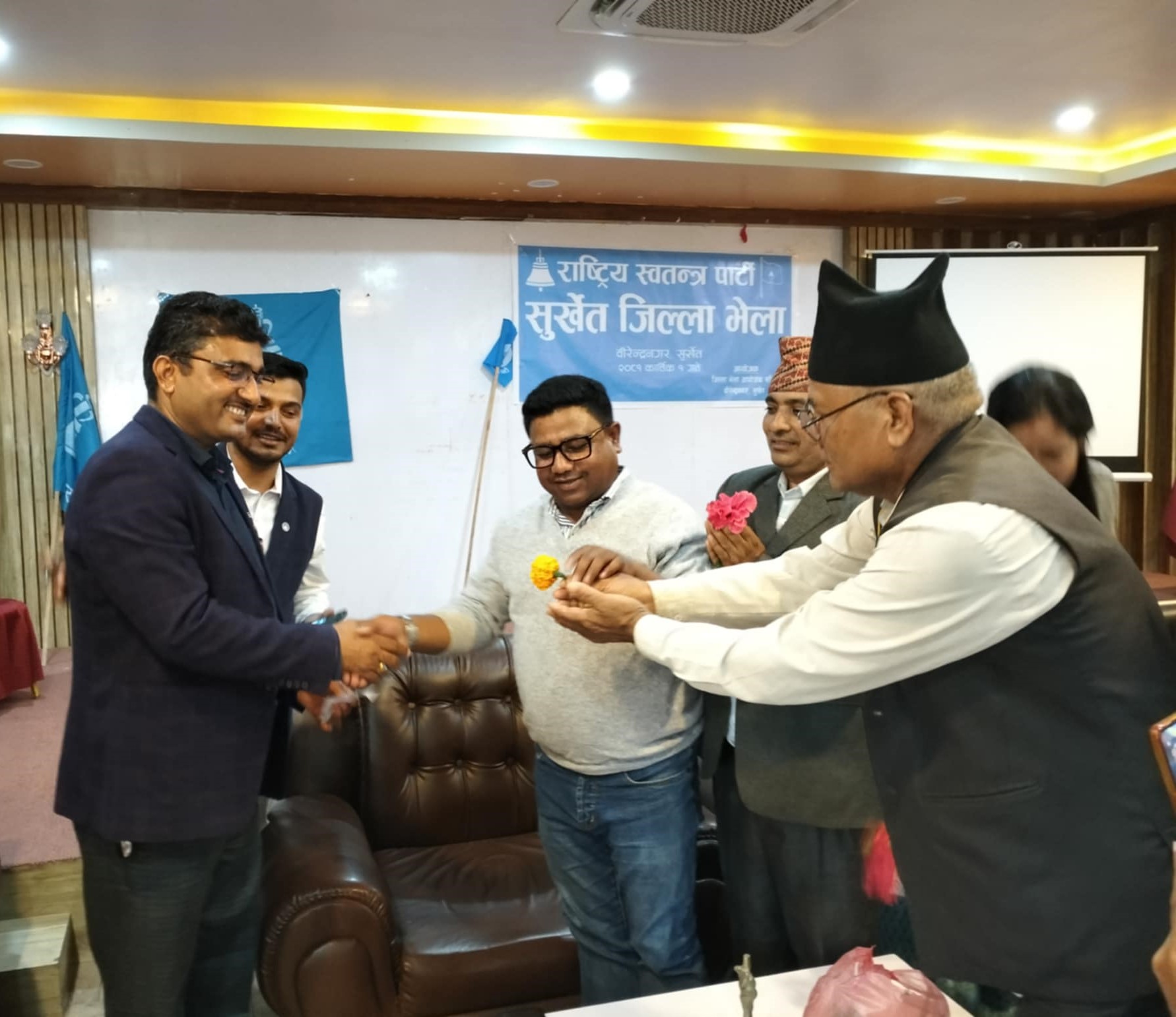 कांग्रेस नगर सचिव सापकोटा रास्वपा प्रवेश, जिल्ला सभापतिमा चयन