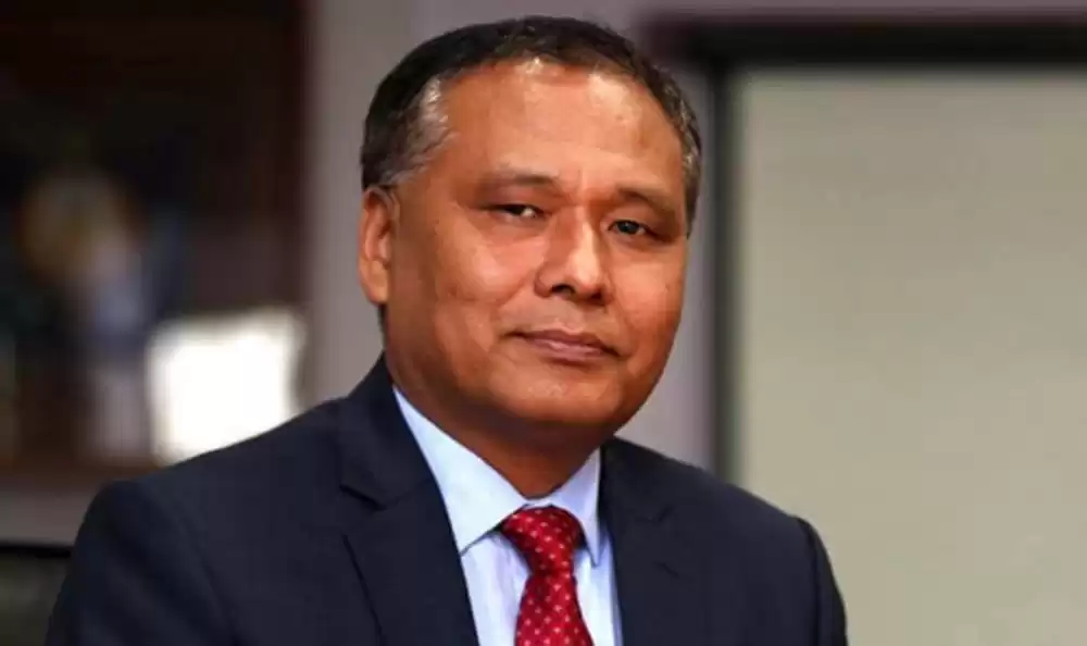 काम नगर्ने ठेकेदारलाई पन्छाउँदै मन्त्री कुलमान