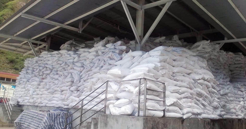 भन्सारमै बिग्रन थाल्यो तेह्र सय मेट्रिक टन मल