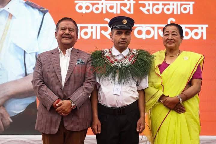 दुर्गा प्रसाईंको गुण्डागर्दीले राजसंस्था फर्किँदैन : मीनबहादुर गुरुङ
