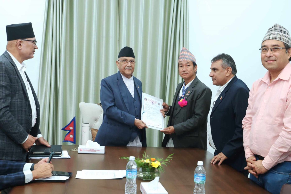 हर्क साम्पाङ संगको भेटमा प्रधानमन्त्री ओलीले भने, ‘धरानमा खानेपानीको प्रबन्ध गर्ने प्रक्रिया अघि बढ्यो’