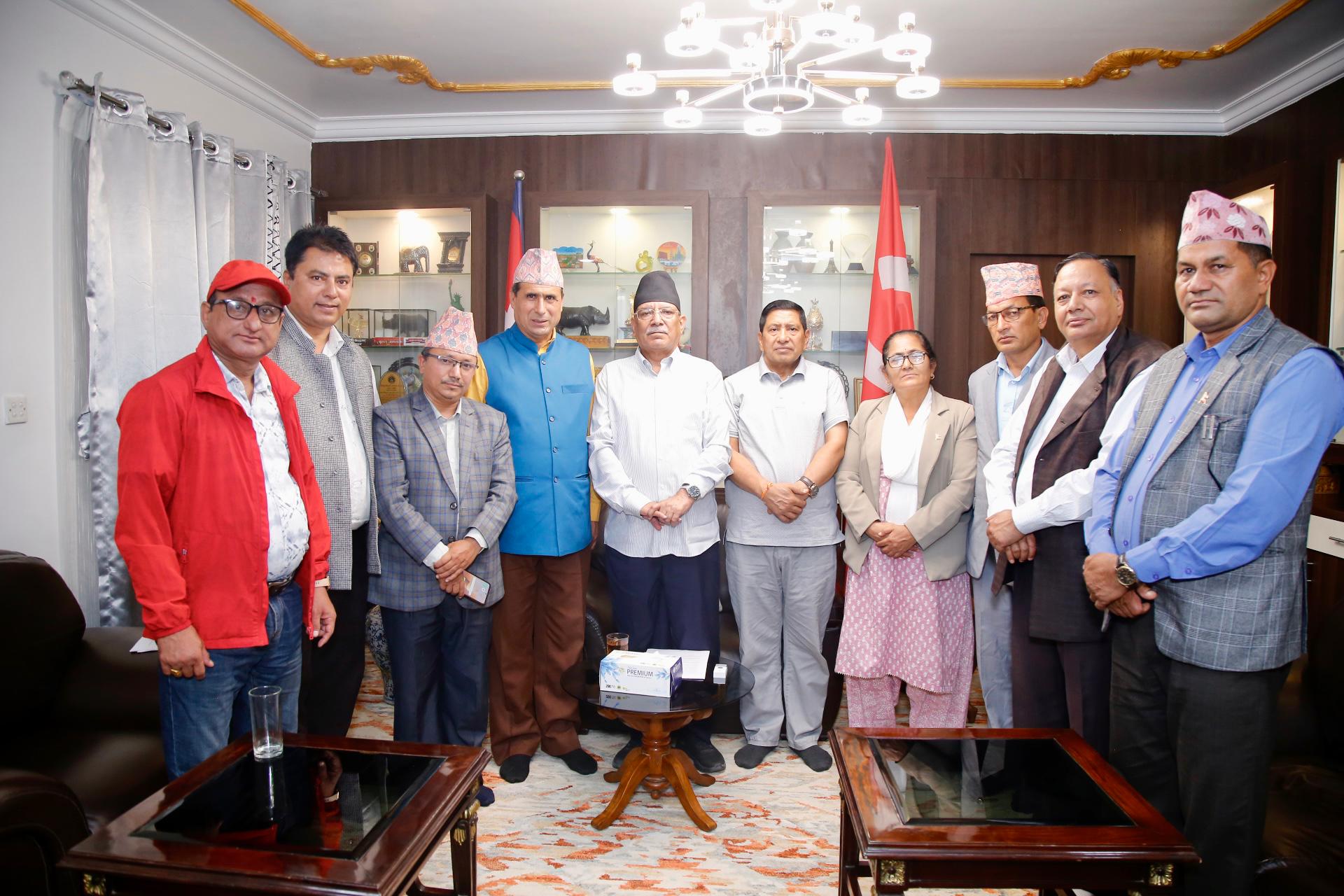 शिक्षक प्रतिनिधिद्दारा प्रचण्डसँग भेट