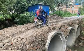 नाला भक्तपुर सडक ह्युमपाइप राखेर खुलाइयो