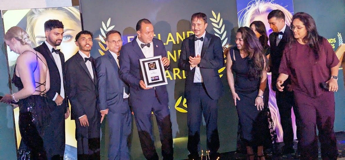 होली काउले जित्यो लन्डन क्षेत्रमा ‘बेस्ट रेस्टुरेन्ट’को अवार्ड