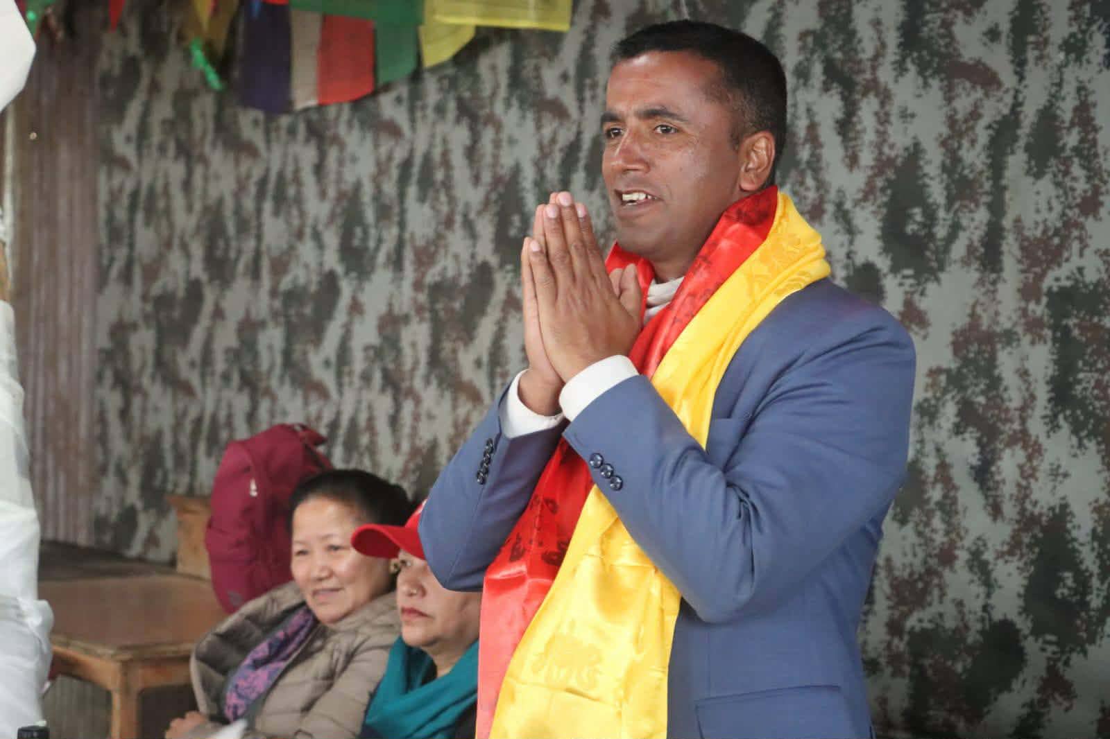 सिन्धुपाल्चोक २ मा युवराज दुलाल (शरद) : घरदैलो तीव्र, विपद्मा गरेको कामको उच्च मूल्यांकन