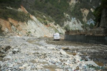 अविरल वर्षापछिको पहिरोका कारण ५ वटा राजमार्ग अवरूद्ध
